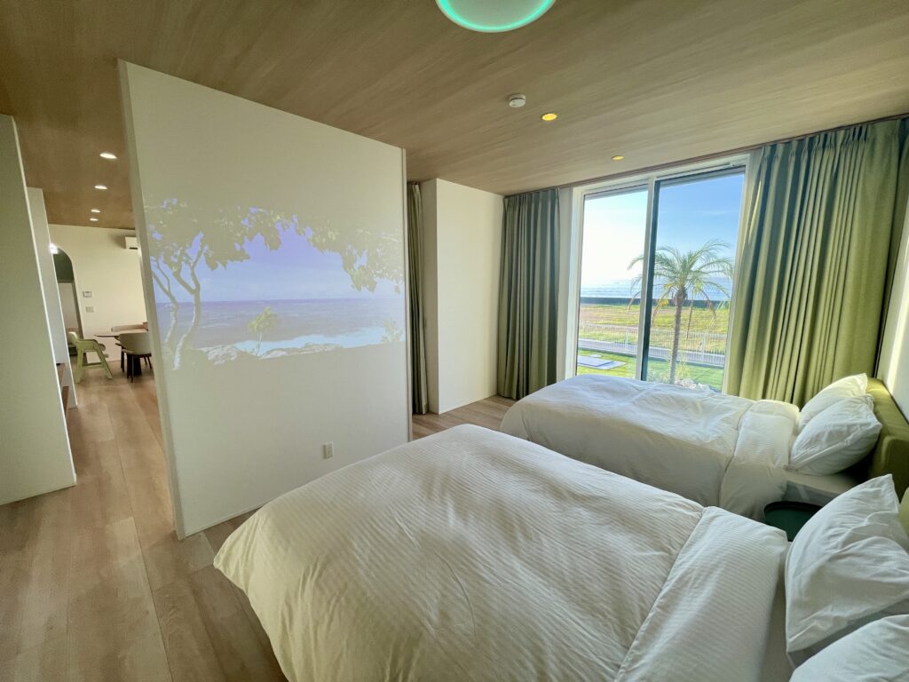 プロジェクターでは、地上波、U-NEXTの視聴とスイカゲームを利用可能