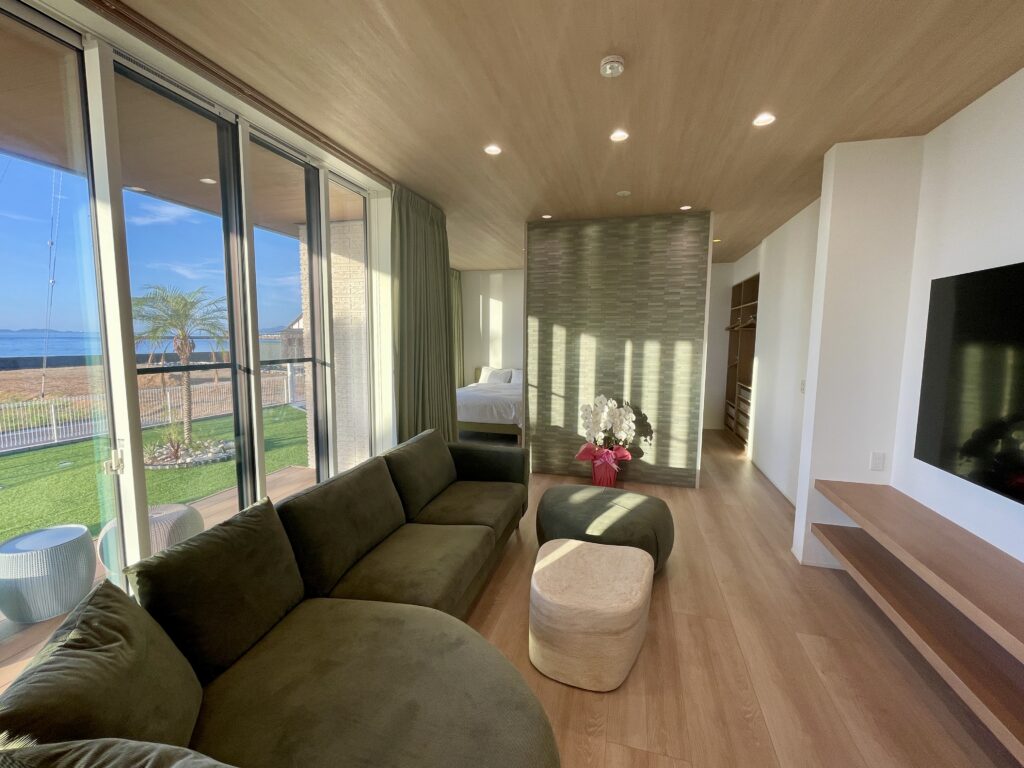 海真正面のリビングルーム