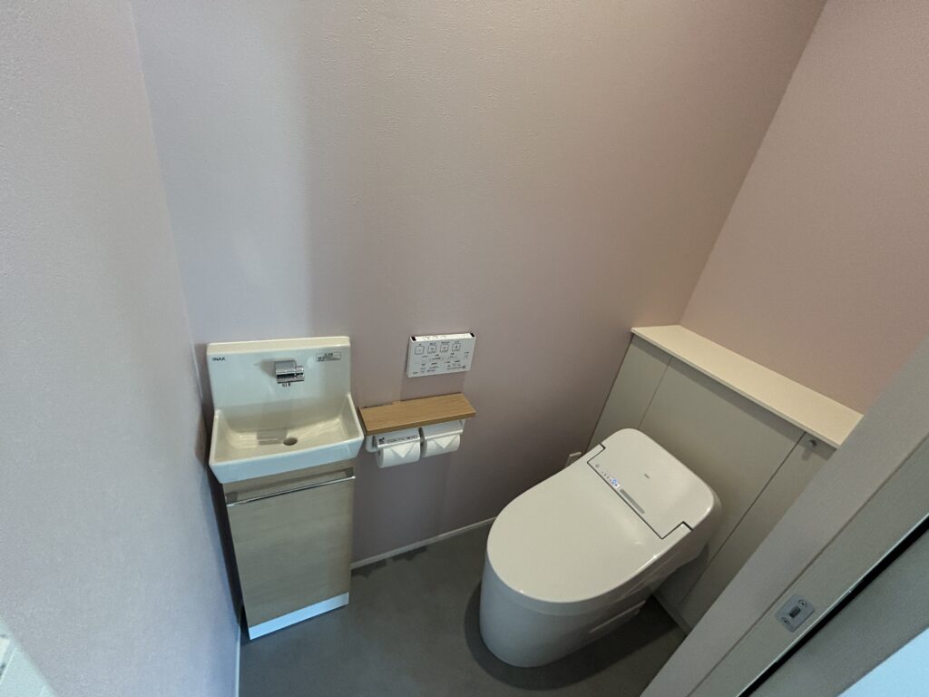 自動洗浄、ウォシュレット機能付きトイレ